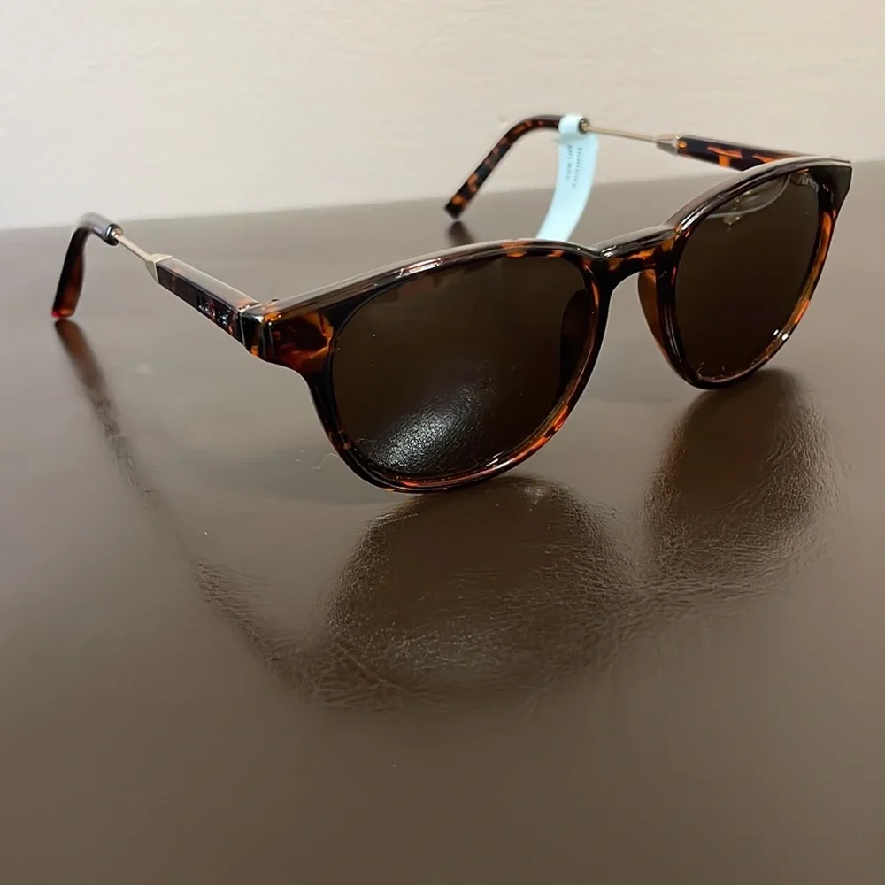 Levi’s Sunglasses - Picture 3 of 8